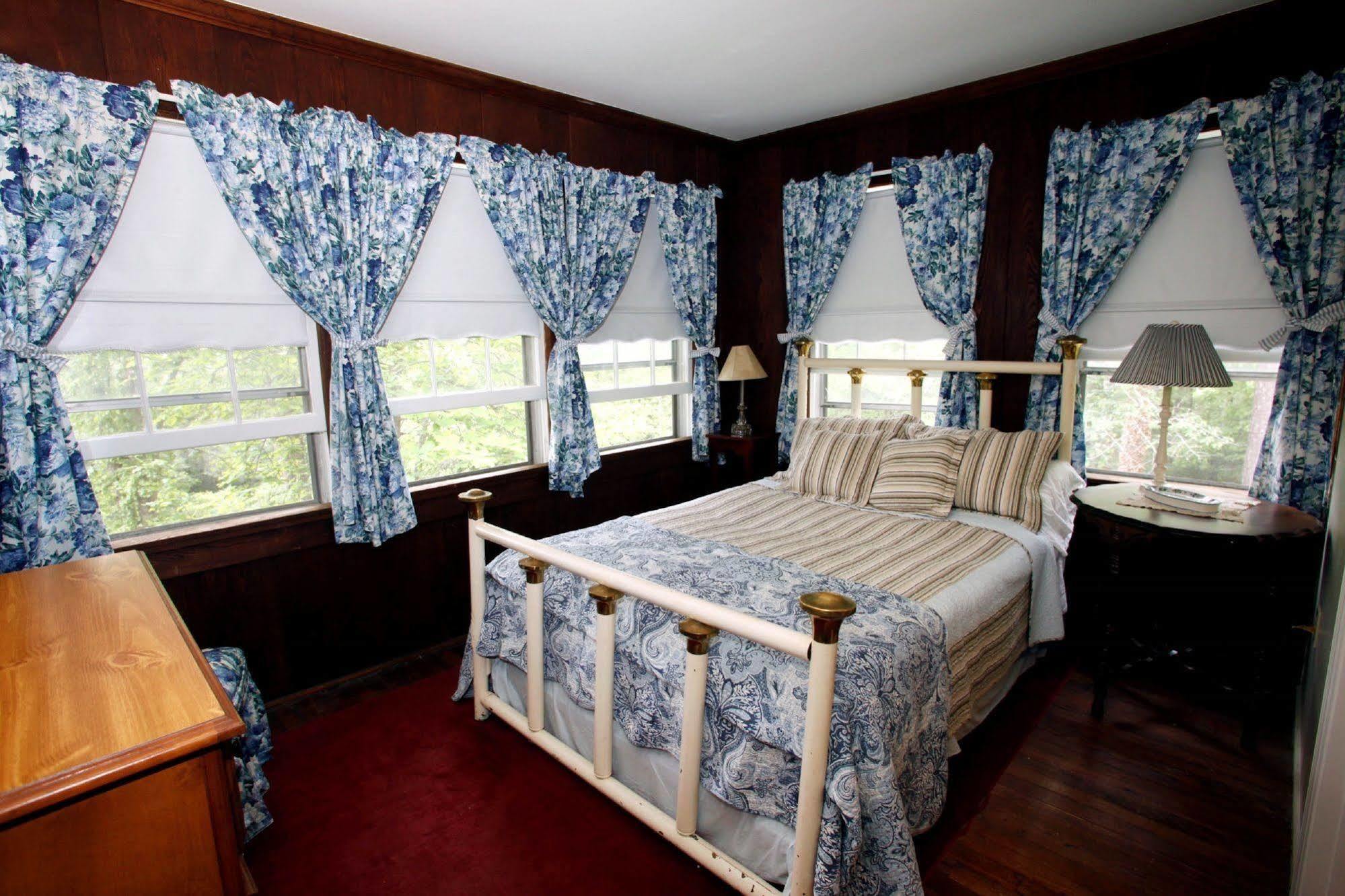 Black Mountain Inn Екстер'єр фото